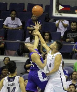 FOULED  Ateneo’s Kiefer Ravena attempts a lay-up but gets fouled by NU’s Gelo Alolino (4) during UAAP Season 78 men’s basketball action on Wednesday at the Araneta Coliseum. PHOTO BY MIKE DE JUAN