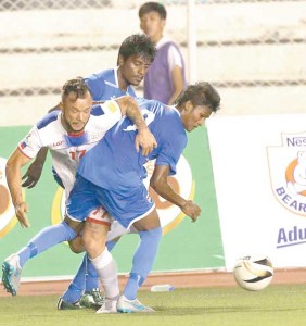 Stephan Markus Schrock of the Philippines fights for the ball against Naiz Hassan and Mohamed Samdhooh of Maldives during the Asian Football Confederation friendly match at the Rizal Memorial Football Stadium on Thursday night. PHOTO BY RENE H. DILAN