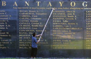 REMEMBER THEM A worker cleans the Bantayog ng mga Bayani in Quezon City on the eve of the 43rd anniversary of the declaration of martial law. The landmark contains the names of victims of martial law. PHOTO BY RUSSEL PALMA