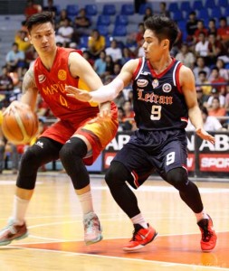 WATCH ME TWERK  Mapua’s Josan Nimes (left) and Letran’s Mark Cruz go toe to toe during the National Collegiate Athletic Association Season 91 men’s basketball tournament on Tuesday at The Arena in San Juan City. PHOTO BY OSWALD LAVINA