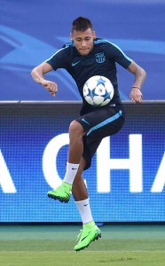 Barcelona’s Brazilian forward Neymar controls the ball during a training session at the Olympic stadium in Rome on Wednesday, on the eve of the UEFA Champions League football match between AS Roma and Barcelona. AFP PHOTO 