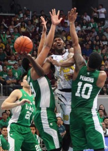 Center Kareem Abdul of UST (no. 20) sneaks in a shot through the defensive wall of La Salle’s Jason Perkins (no.10) and Larry Muyang during a UAAP men’s basketball game at the Mall of Asia Arena in Pasay City on Wednesday. PHOTO BY RUY MARTINEZ