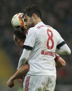 Bayern Munich’s Spanish midfielder Javier Martinez (right) and Frankfurt’s forward Alexander Meier vie for the ball during the German first division Bundesliga football match Eintracht Frankfurt vs FC Bayern Munich in Frankfurt am Main, western Germany, on Saturday. The match ended 0-0. AFP PHOTO