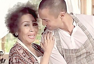 QUEEN OF LAUGHTER A video grab shows comedienne Elizabeth Ramsey and actor Derek Ramsay appearing in a vinegar brand commercial. 