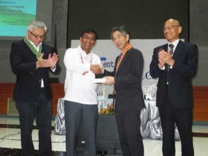 Japanese Ambassador Kazuhide Ishikawan (second from right) turns over the monitoring systems and simulation database to Phivolcs director Renato Solidum (second from left)