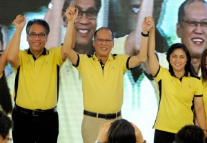 DONE DEAL President Benigno Aquino 3rd (center) holds up the hands of Manuel Roxas (left) and Leni Robredo, who he has endorsed as presidential and vice-presidential candidates for the May 2016 national elections. AFP PHOTO 