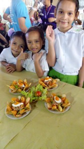 The Grade 3 students of vicente lim elementary School with their healthy snacks 