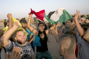 STREET FURY  Palestinian protesters chant slogans during clashes with Israeli soldiers near the border fence between Israel and the southern Gaza Strip east of Khan Yunis. Palestinians called for a “Friday of revolution” against Israel, as Jews armed themselves with everything from guns to broomsticks, rattled by a wave of Palestinian attacks that have shaken the country. AFP PHOTO