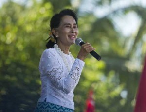 CALL FOR PEACE  National League for Democracy chairperson Aung San Suu Kyi speaks during a campaign rally at Thandwe city in Rakhine State. AFP PHOTO