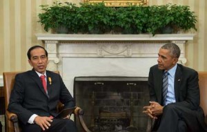 INDONESIA-US TALKS  US President Barack Obama (R) listens to his Indonesian counterpart Joko Widodo speak to the press following talks in the Oval Office at the White House in Washington, D.C. on October 26. AFP PHOTO