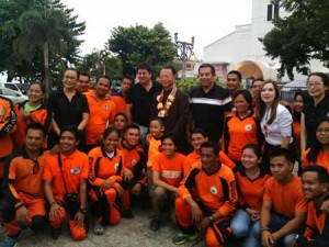 The ambassador meets members of Tacloban City Rescue Unit led by chief Lutgarda Barredo-Raagas