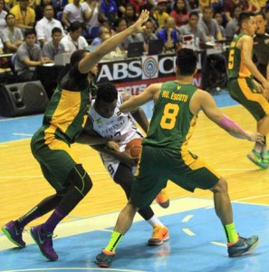 HARD COLLISION Alfred Dong Aroga of NU attempts to penerate the defense of Russel Escoto of FEU during a UAAP basketball game at the Araneta Coliseum on Wednesday. PHOTO BY MIKE DE JUAN