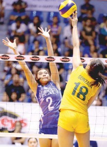 Southpaw Jovelyn Gonzaga (18) of FEU goes for a power tip over Ateneo’s Alyssa Valdez during a Shakey’s V-League Collegiate Conference game at The Arena in San Juan. CONTRIBUTED PHOTO