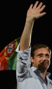 ELECTION IN PORTUGAL  The Social Democratic Party’s leader and current Portuguese Prime Minister Pedro Passos Coelho delivers a speech during a campaign rally in Lisbon on October 2 ahead of the October 4 general election. Portugal could make eurozone history this weekend by becoming the first bailed-out country to re-elect a government that pushed through harsh austerity measures.  AFP PHOTO