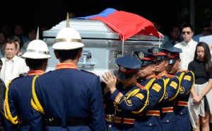 LAST SESSION Police honor guards serving as pall bearers bring the casket containing the remains of Sen.Ernesto Herrera to the Senate session hall. PHOTO BY RUSSELL PALMA 