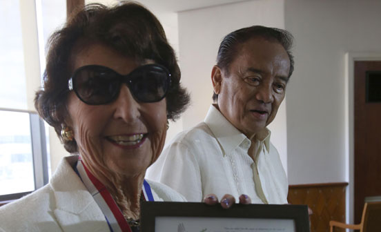 Ninoy friend Solarz’s widow visits Manila | The Manila Times