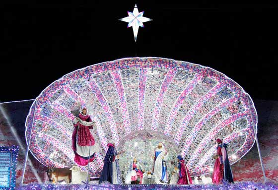 47 DAYS TO GO BEFORE CHRISTMAS Children dressed as angels perform during the opening of the ‘Belenismo sa Tarlac,’ a province-wide competition on the art of making a Nativity scene known locally as the ‘belen’ at Camp General Servillano Aquino in Tarlac. PHOTO BY MIKE DE JUAN