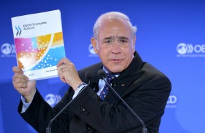  Organization for Economic Cooperation and Development (OECD) Secretary General Angel Gurria presents the OECD Economic Outlook at the organization’s headquarters in Paris on Monday. AFP PHOTO 