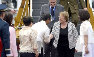 THEY’RE HERE Chile President Michelle Bachelet shakes hands with Vice President Jejomar Binay as she arrives at Manila International Airport. The Philippines upgraded security for world leaders meeting in Manila this week after gunmen killed more than 120 people in Paris. AFP PHOTO 