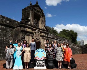 FOR WOMEN ONLY  The Aquino sisters (front row) with the wives of the leaders of APEC member countries in a photo opportunity as they toured the Walled City of Intramuros in Manila on Thursday. PHOTO BY RENE H. DILAN