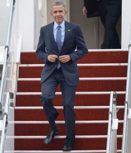 IMPORTANT VISIT  US President Barack Obama looks on as he disembarks from Air Force One at the Royal Malaysian Airforce base to attend the 27th Association of South East Asian Nations (Asean) Summit in Subang, outside Kuala Lumpur on Friday. The 27th Asean Summit takes place in Malaysia from November 18 to 22. AFP PHOTO