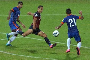 DOUBLE TEAM  Guam’s forward Marcus Lopez (center) attempts to take the ball past India’s Narayan Das (right) and Arnab Kumar Mondal (left) during the Asia Group D FIFA World Cup 2018 qualifying football match between India and Guam at The Sree Kanteerava Stadium in Bangalore. AFP PHOTO