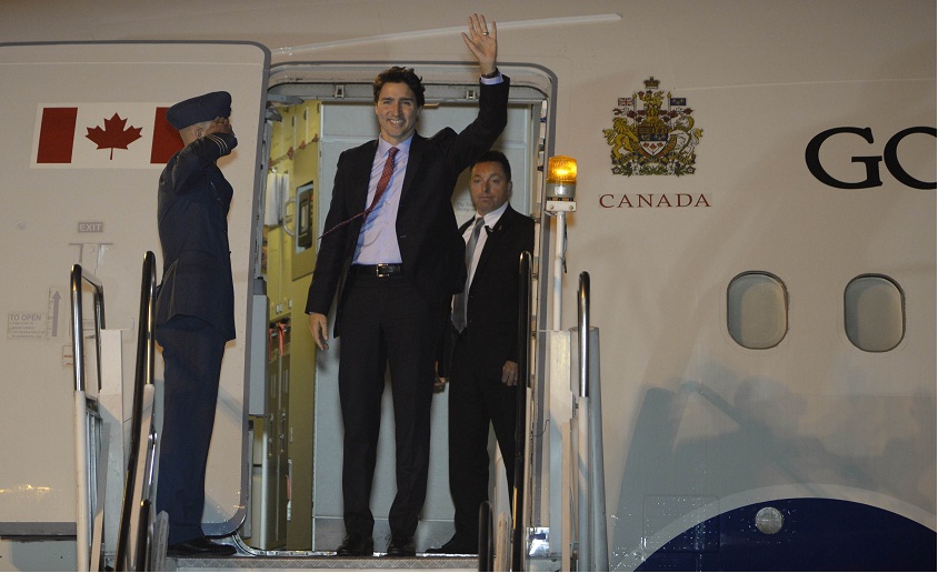Canada's Prime Minister Justin Trudeau (front L) is escorted to a car upon his arrival at the airport to attend the Asia-Pacific Economic Cooperation (APEC) Summit in Manila on Tuesday. AFP PHOTO