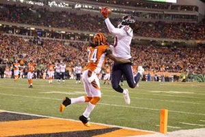 AERIAL COLLISION De Andre Hopkins No.10 of the Houston Texans catches a pass for a touch down while being defended by Adam Jones No.24 of the Cincinnati Bengals during the fourth quarter at Paul Brown Stadium on Tuesday in Cincinnati, Ohio. AFP PHOTO