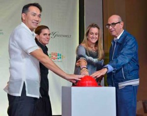 (From left) Ayala Land President Bobby Dy, Lizzie Zobel,Steps Dance Studio director and Steps Dance Project founder Sofia Zobel-Elizalde and Ayala Corporation Chairman Emeritus Jaime Zobel De Ayala officially launches Christmas at Ayala Malls