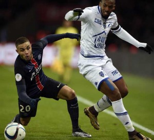 Paris Saint-Germain’s French defender Layvin Kurzawa (L) challenges Troyes’ French defender Chris Mavinga during the French L1 football match between Paris Saint-Germain (PSG) and Troyes at the Parc des Princes stadium in Paris on Saturday (Sunday in Manila). AFP PHOTO