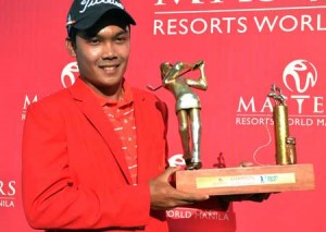 Thai Natipong Srithong holds his huge trophy after scoring a stirring come-from-behind victory in the $1 million Resorts World Manila Masters. CONTRIBUTED PHOTO