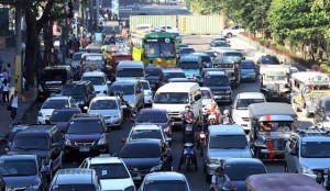 ROAD TO PERDITION Motorists and commuters are caught in traffic after authorities implemented a lockdown at the Cavite Expressway (Cavitex) near the venue of the Asia-Pacific Economic Cooperation (APEC) summit in Manila.