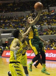 Mike Tolomia of Far Eastern University (No.13) goes in for a lay up over University of Santo Tomas’ defenders Sheak Sheriff (No.6) and Kevin Ferrer (No.7) during a UAAP Season 78 men’s basketball game on Saturday at the Araneta Coliseum. PHOTO BY RUY MARTINEZ