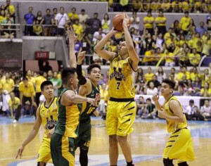 Kevin Ferrer of UST fires a jumpeshot over FEU defenders Russel Escoto and Roger Pogoy (16) during UAAP Game 2 Finals on Saturday at the Araneta Coliseum. UST wins Game Two 62-56. CONTRIBUTED PHOTO