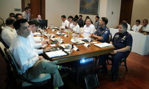 THE AIR UP THERE President Benigno Aquino 3rd presides over a meeting in Malacañang specifically called to address the so-called ‘tanim-bala’ or ‘laglag-bala’ scam. MALACANANG PHOTO