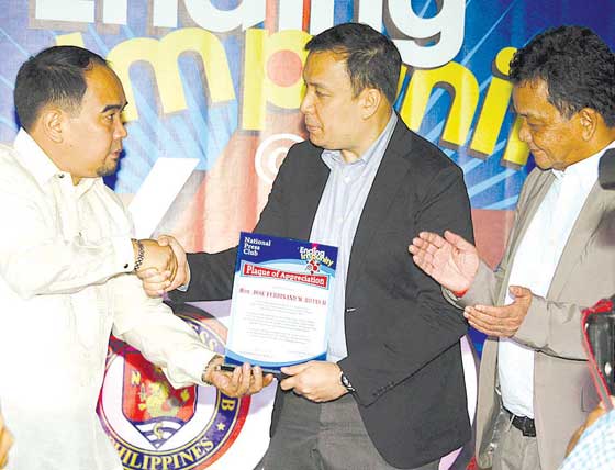 National Press Club president Joel Sy Egco (left) awards a plaque of appreciation to Philippine Charity Sweepstakes Office (PCSO) General Manager Jose Ferdinand Rojas 2nd, represented by Gerald Rojas, (center) Executive Assistant III, and Joseph Muego, Media Liaison Officer, both of the PCSO Office of the General Manager, during the NPC’s 63rd founding anniversary with the theme “Ending Impunity@63” held at NPC Building, Intramuros, Manila, on October 29. Rojas was cited for his selfless and unstinting efforts to uplift the lives of the country’s indigent patients as PCSO general manager.