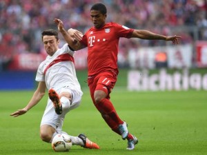 Bayern Munich’s Brazilian midfielder Douglas Costa (R) and Stuttgart’s midfielder Christian Gentner vie for the ball during the German first division football Bundesliga match between FC Bayern Munich and VfB Stuttgart in Munich, southern Germany. AFP PHOTO