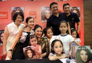 Led by her husband Sen. Chiz Escudero (second from right), Heart’s in laws come in full force to support her latest endeavor: (from left) the senator’s mom Evelyn, sister Bernadette Quirante and her husband Jet (extreme right), and their children