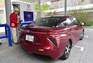 CLEAN BUT COSTLY  Japan’s gas distributor Iwatani’s serviceman charge hydrogen gas to Japanese auto giant Toyota Motor’s fuel cell vehicle Mirai at Iwatani’s hydrogen station in Tokyo on October 29. Japan has lofty visions of becoming a “hydrogen society” where homes and fuel-cell cars are powered by the emissions-free energy source, but observers say cost, convenience and policy hurdles are preventing the plan from taking off. AFP PHOTO