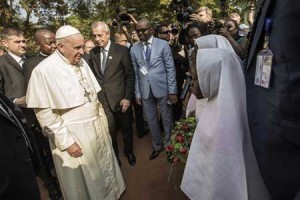 ‘REJECT HATRED AND VIOLENCE’ Pope Francis (L) arrives at the Central Mosque in the PK5 neighborhood to meet with members of the Muslim community on November 30 in the Central African Republic’s capital Bangui. Pope Francis said Christians and Muslims were “brothers”, urging them to reject hatred and violence on his visit to the mosque in a flashpoint Muslim neighborhood of Bangui. AFP PHOTO