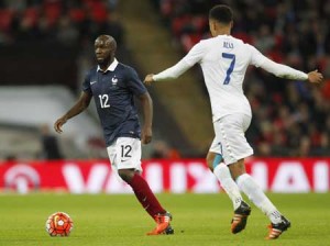 ALLI’S MOMENT England’s midfielder Dele Alli (right) vies against France’s midfielder Lassana Diarra during the friendly football match between England and France at Wembley Stadium in west London on Wednesday. AFP PHOTO