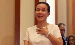 GRACE UNDER PRESSURE Sen. Grace Poe says she’s ready for long fight ahead as her supporters hold a rally at the Comelec office in Intramuros, Manila. PHOTOS BY RENE H. DILAN 