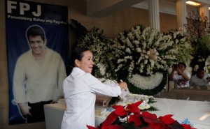 DADDY’S GIRL Sen. Grace Poe places flowers on top of the tomb of her late father, Fernando Poe Jr., at the Manila North Cemetery. The elder Poe – known as the King of Philippine Movies – died a few months after contesting the presidency 11 years ago. PHOTO BY CESAR DANCEL 