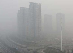 OFF-THE-SCALE AIR POLLUTION Residential blocks are seen covered in smog in Lianyungang, eastern China’s Jiangsu province on November 30. Beijing choked under the worst smog of the year on November 30, with dangerous particulates nearly 20 times healthy levels, as China’s president joined other leaders in Paris for key climate change talks. AFP PHOTO