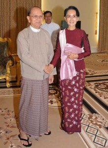 CORDIAL MEETING In this photograph taken and released by the Myanmar News Agency (MNA) on December 2, Myanmar President Thein Sein (L) shakes hands with Myanmar pro-democracy leader and National League for Democracy (NLD) party chairperson Aung San Suu Kyi (R) ahead of their meeting in Naypyidaw on Wednesday. The two leaders began talks on December 2 on the handover of power nearly a month after Suu Kyi’s opposition party cleaned up at the polls. AFP PHOTO