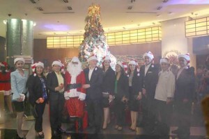 New World Manila Bay Hotel Christmas Tree Lighting ceremony with Say Alonzo, Manila Mayor Joseph Estrada, New World Manila Bay GM Mark Heywood, and Kythe Trustee Kelly Salvador