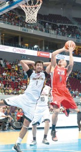 Blackwater’s Mike Cortez drives against Mahindra’s Aldrech Ramos during the Philippine Basketball Association (PBA) Philippine Cup elimination round at the Mall of Asia Arena in Pasay City on Sunday. PHOTO BY RUSSELL PALMA