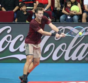 Tomas Berdych utilizes his precise backhand attacks to beat Australian Nick Kyrgios in the last men’s singles match during last day of the Manila leg of the International Premier Tennis League 2015 at the Mall of Asia Arena in Pasay City on Tuesday. PHOTO BY RENE H. DILAN