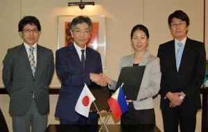 Japanese Ambassador Kazuhide Ishikawa and Rie Minamoto, project manager of GLM Institute