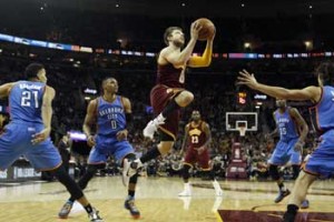 Matthew Dellavedova No.8 of the Cleveland Cavaliers goes to the basket againstAndre Roberson No.21, Russell Westbrook No.0, Kevin Durant No.35, and StevenAdams No.12 of the Oklahoma City Thunder as LeBron James #23 looks on during thesecond half of their game on Friday at Quicken Loans Arena in Cleveland, Ohio. AFP